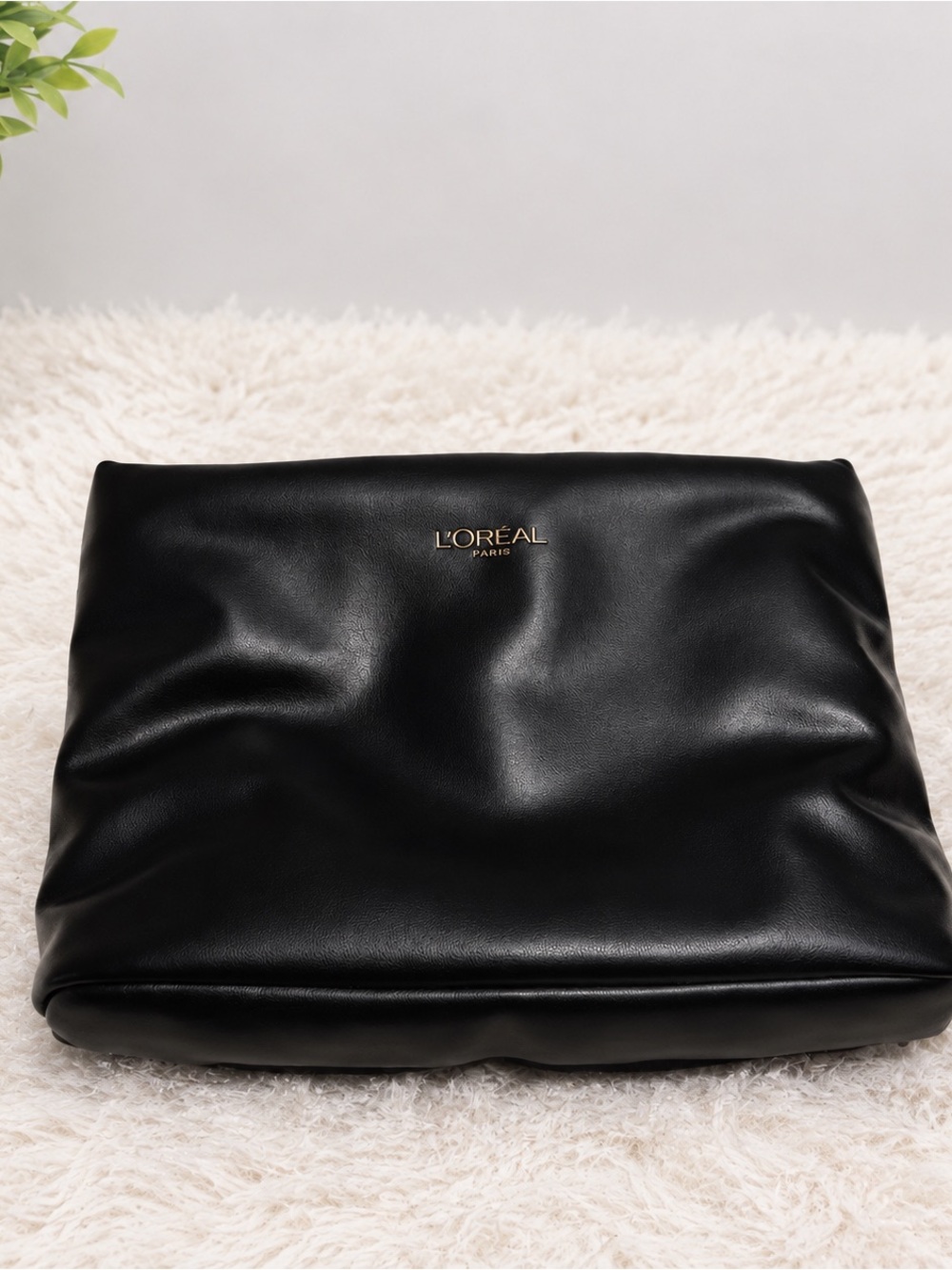 Sleek black L’Oréal paris